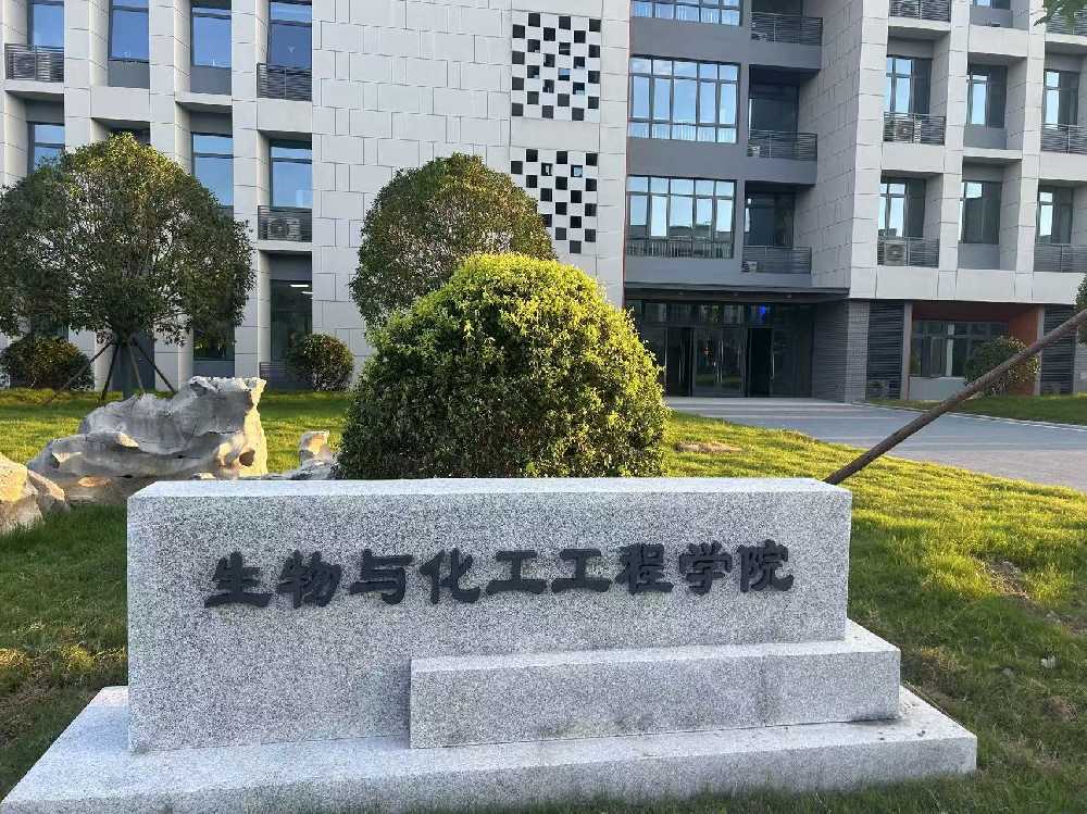 碌曲县扬州职业大学体育场高杆灯项目